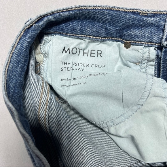 Mother The Insider Crop Step Fray Jeans in Reckless On A Shiny White Vespa Sz 25 - Picture 6 of 15